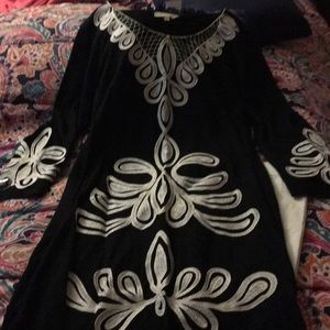 Black long shirt with embroidery